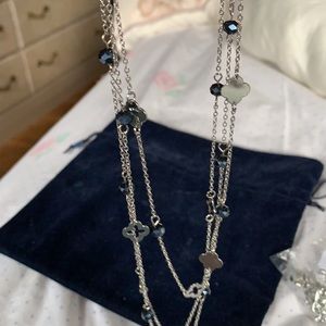 Van Heusen glove Woman necklace